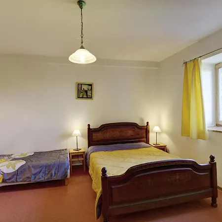 Holiday home Spacieux Avec Terrasse Couverte, Proche Parc Du Pilat, Ideal Pour Groupes Et Activites De Plein Air - Fr-1-496-73
