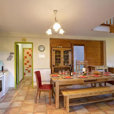 Holiday home Spacieux Avec Terrasse Couverte, Proche Parc Du Pilat, Ideal Pour Groupes Et Activites De Plein Air - Fr-1-496-73 *