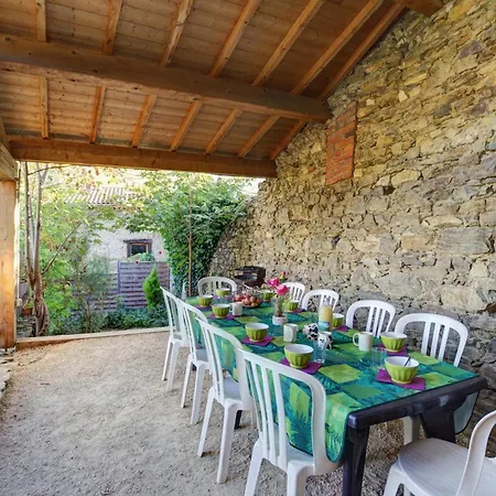 Spacieux Avec Terrasse Couverte, Proche Parc Du Pilat, Ideal Pour Groupes Et Activites De Plein Air - Fr-1-496-73 *