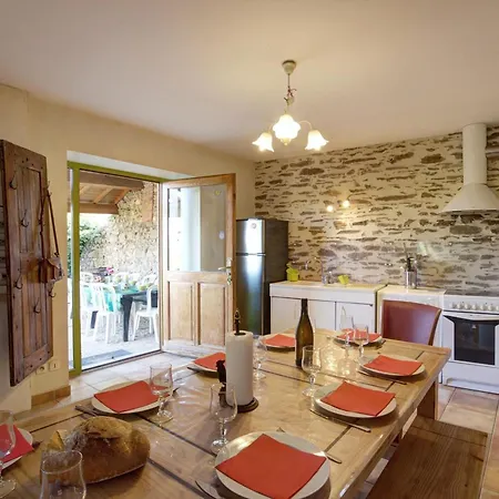Spacieux Avec Terrasse Couverte, Proche Parc Du Pilat, Ideal Pour Groupes Et Activites De Plein Air - Fr-1-496-73 Feriehus *